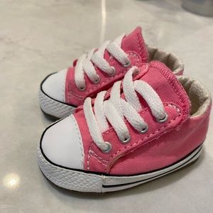 Baby sz 1 converse NWT
